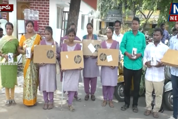 బధిరులు, అంధులకి మొబైల్స్, లాప్ టాప్స్ పంపిణీ
